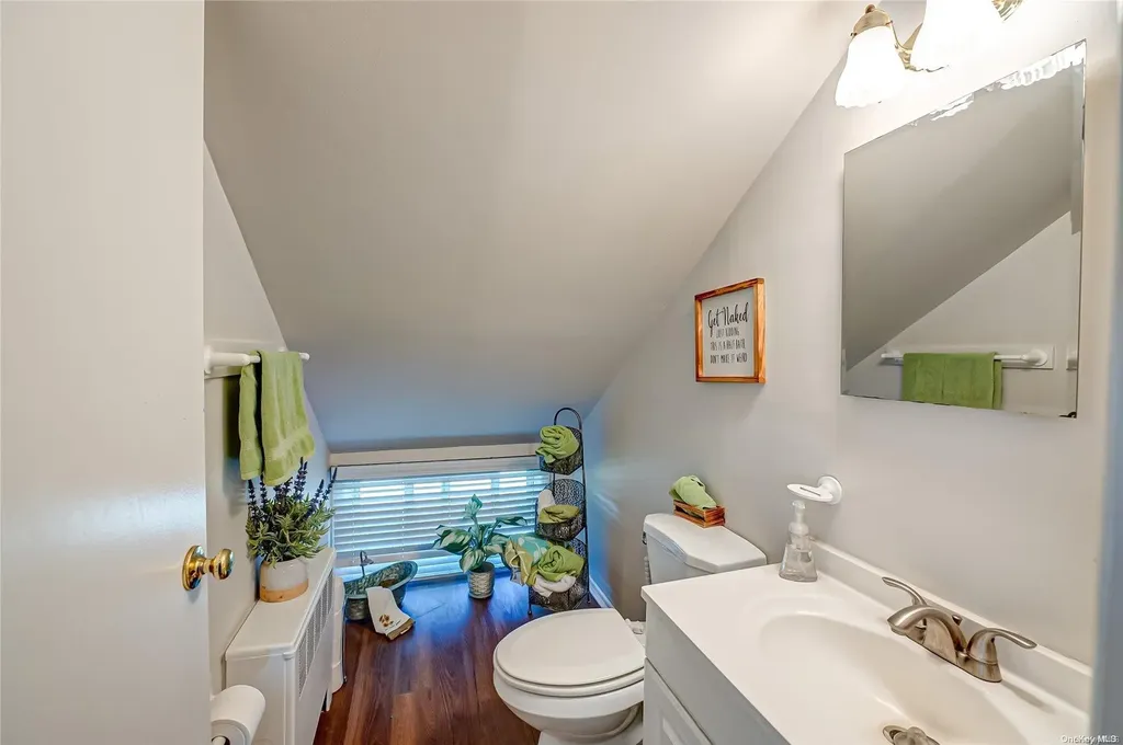 8 Swallow Lane Levittown NY 11756