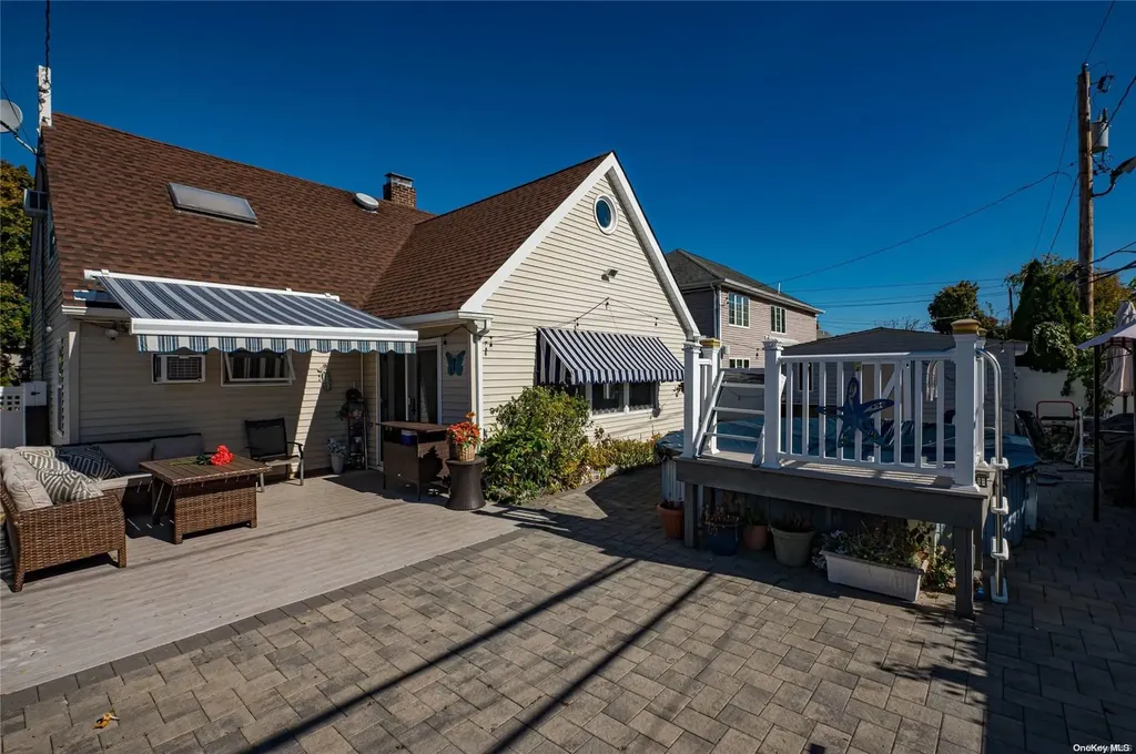 8 Swallow Lane Levittown NY 11756