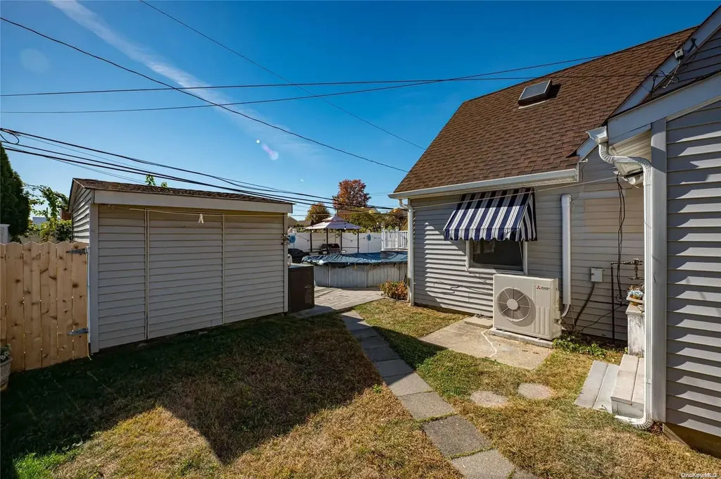 8 Swallow Lane Levittown NY 11756