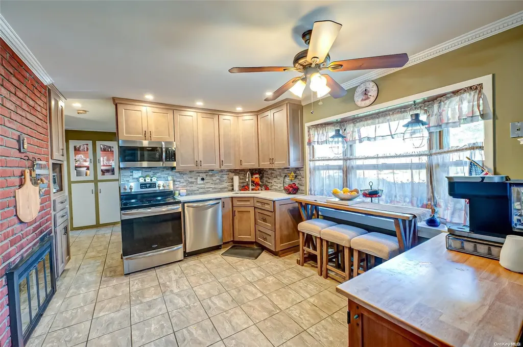 8 Swallow Lane Levittown NY 11756