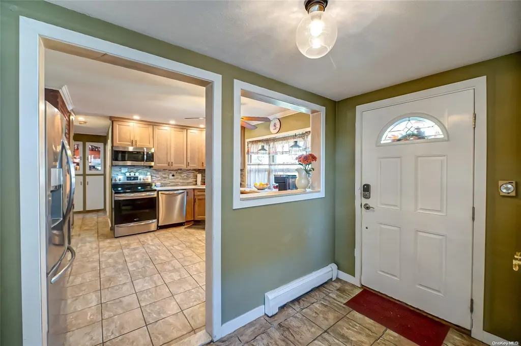 8 Swallow Lane Levittown NY 11756