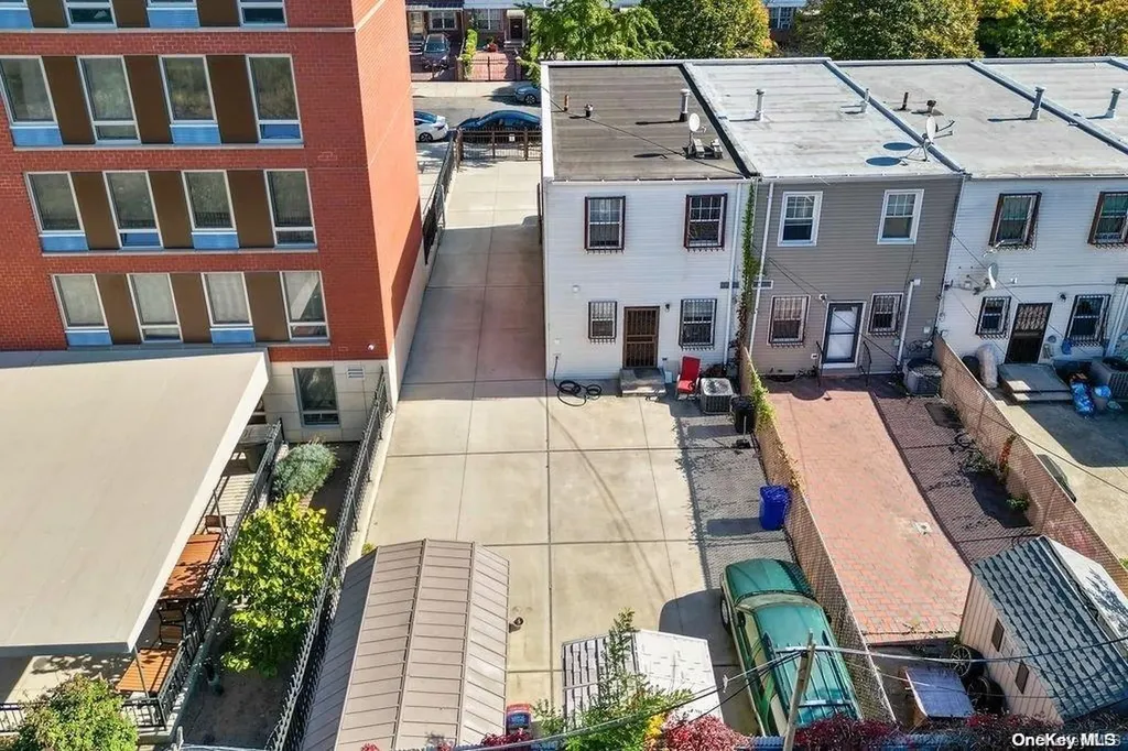424 Snediker Avenue Brooklyn NY 11207