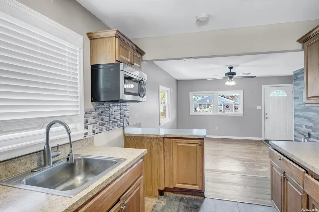 18 Schley Avenue Lindenhurst NY 11757
