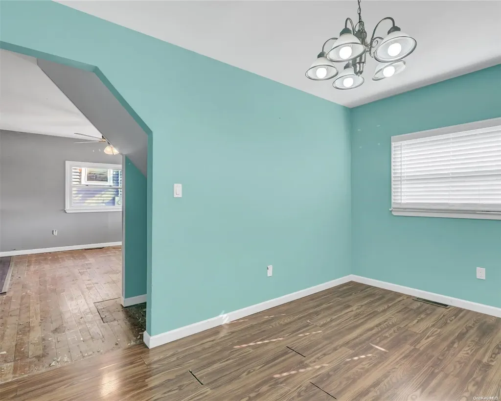 18 Schley Avenue Lindenhurst NY 11757