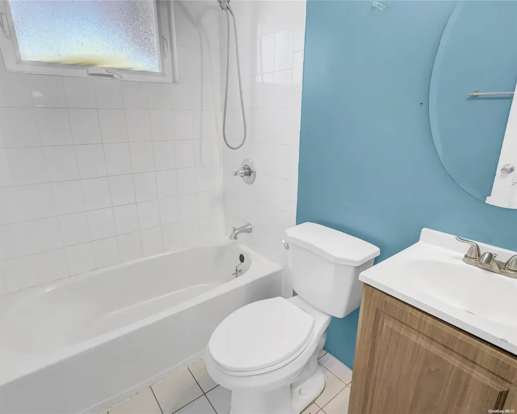 18 Schley Avenue Lindenhurst NY 11757