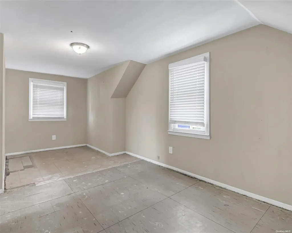 18 Schley Avenue Lindenhurst NY 11757
