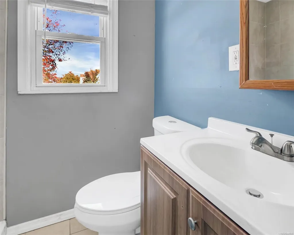 18 Schley Avenue Lindenhurst NY 11757