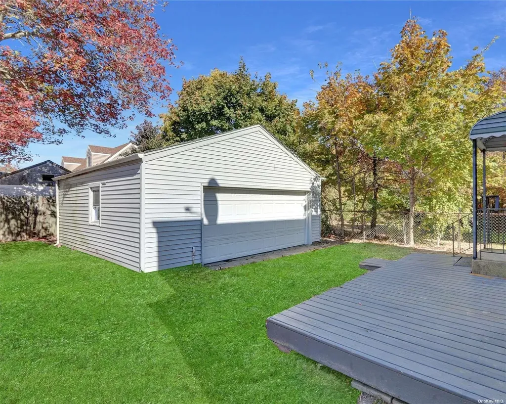 18 Schley Avenue Lindenhurst NY 11757