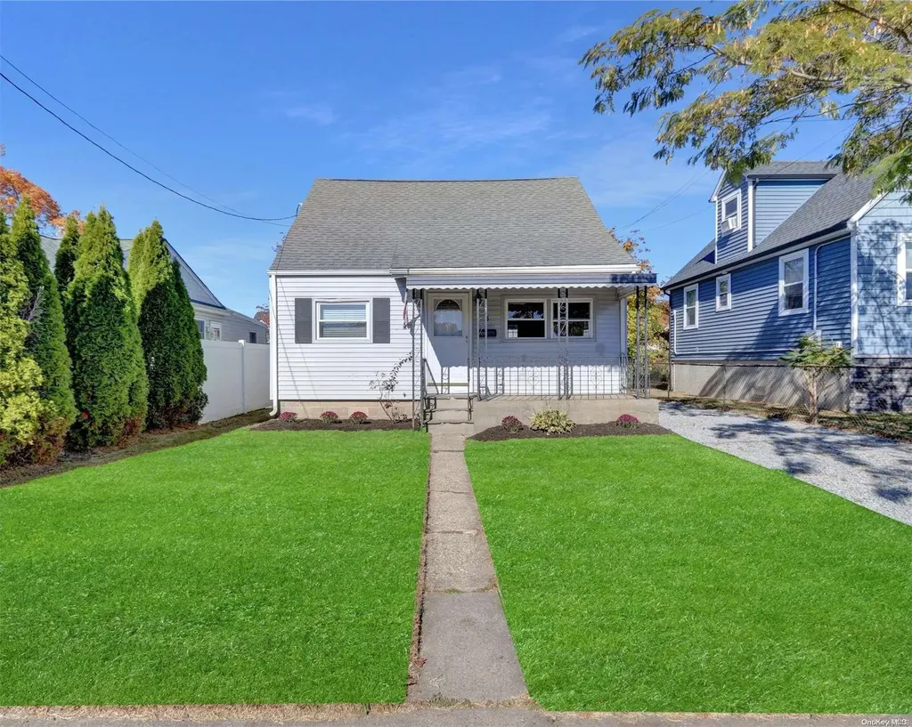 18 Schley Avenue Lindenhurst NY 11757