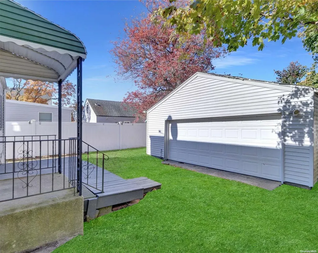 18 Schley Avenue Lindenhurst NY 11757