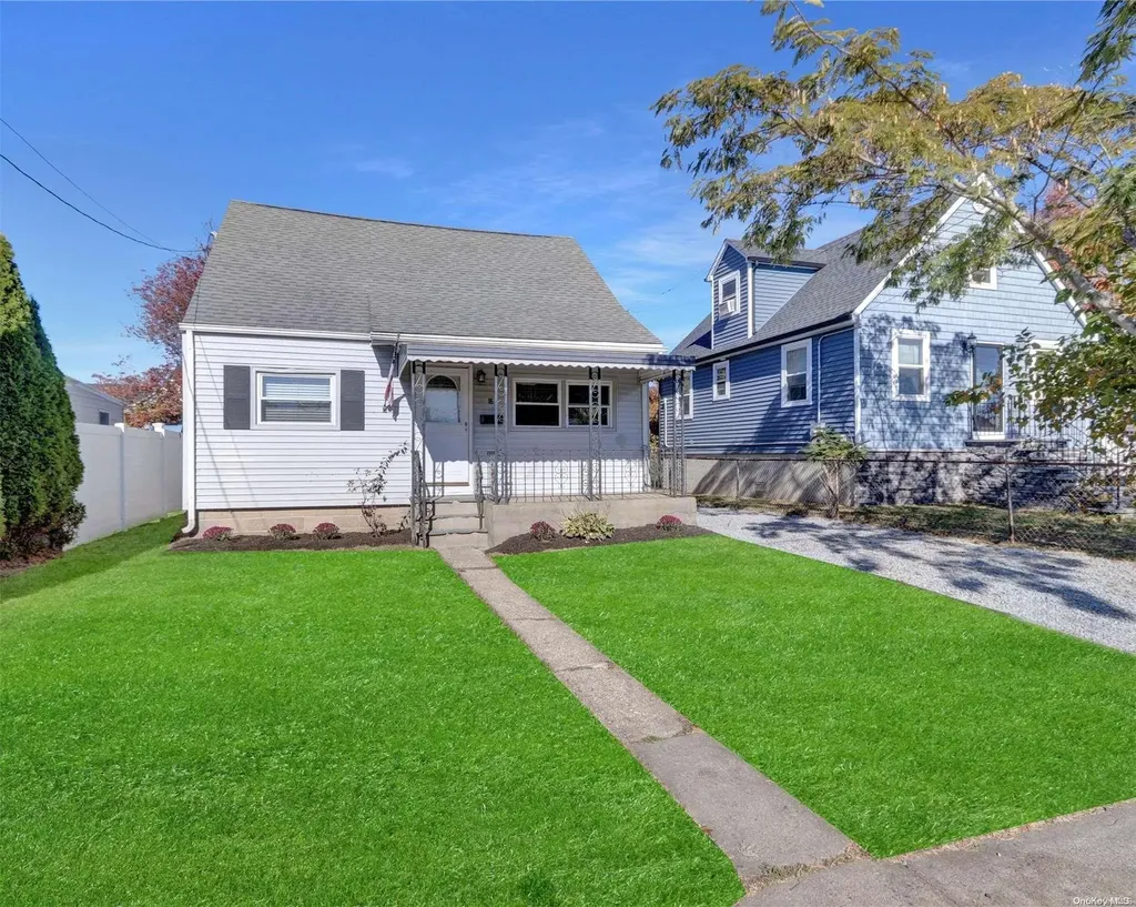 18 Schley Avenue Lindenhurst NY 11757