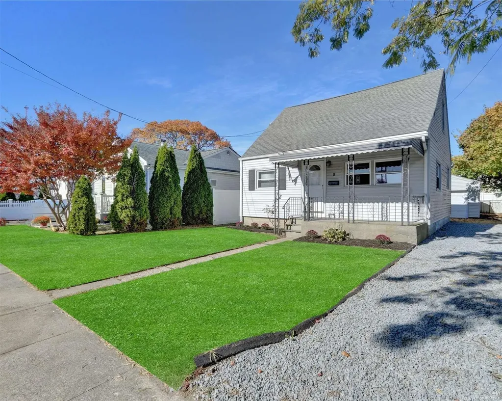 18 Schley Avenue Lindenhurst NY 11757