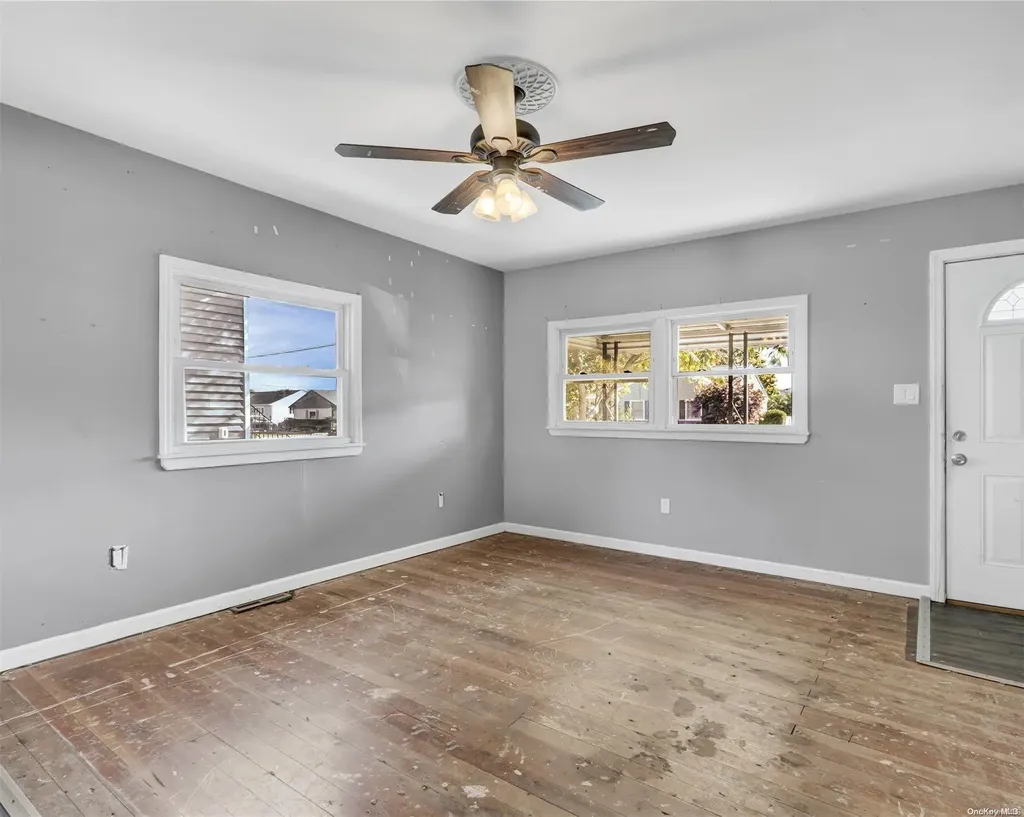 18 Schley Avenue Lindenhurst NY 11757