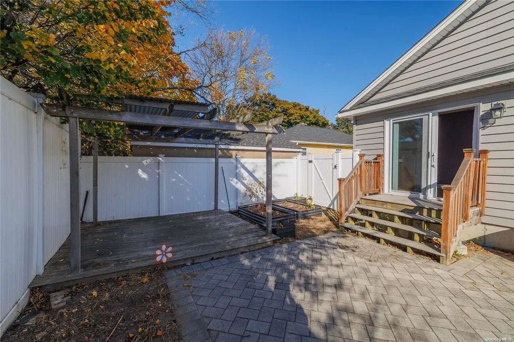 3156 4th Street Oceanside NY 11572
