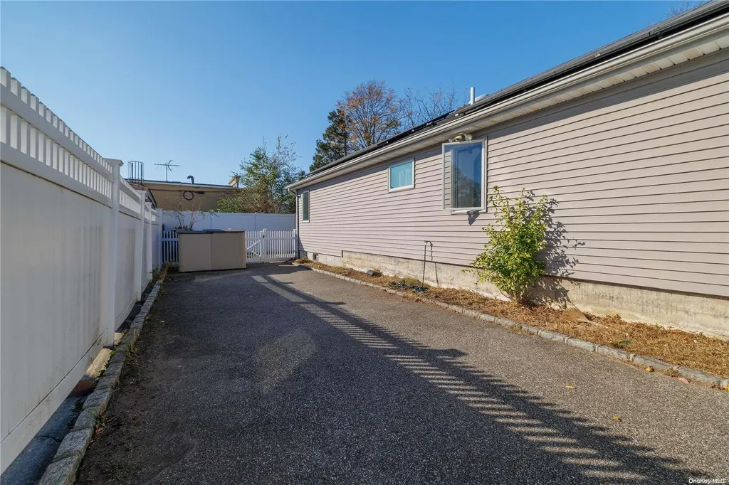 3156 4th Street Oceanside NY 11572