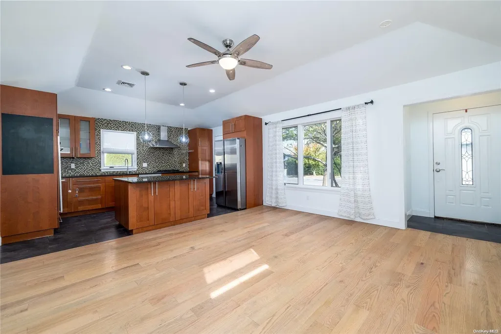 3156 4th Street Oceanside NY 11572