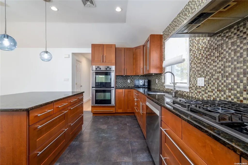 3156 4th Street Oceanside NY 11572