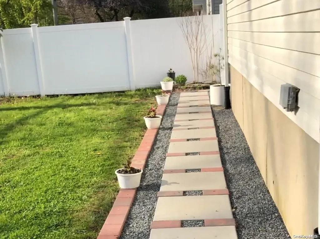 3 E Walnut Street Islip NY 11751