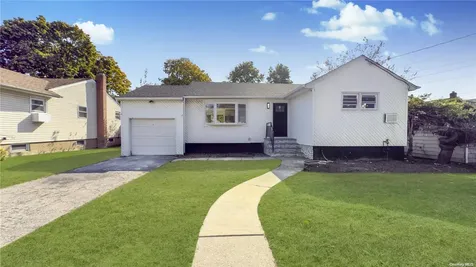 1280 Cambria Street Uniondale NY 11553