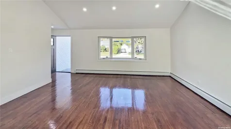 1280 Cambria Street Uniondale NY 11553