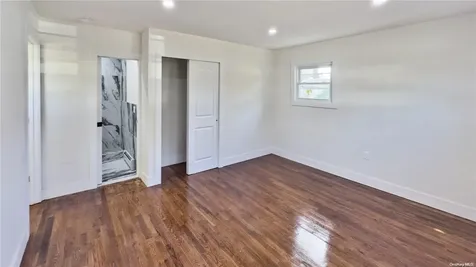 1280 Cambria Street Uniondale NY 11553