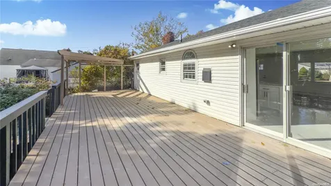1280 Cambria Street Uniondale NY 11553