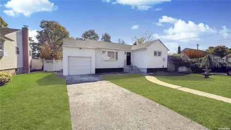 1280 Cambria Street Uniondale NY 11553