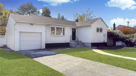 1280 Cambria Street Uniondale NY 11553