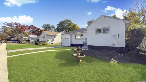 1280 Cambria Street Uniondale NY 11553