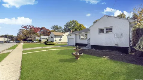 1280 Cambria Street Uniondale NY 11553