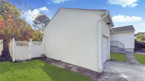1280 Cambria Street Uniondale NY 11553