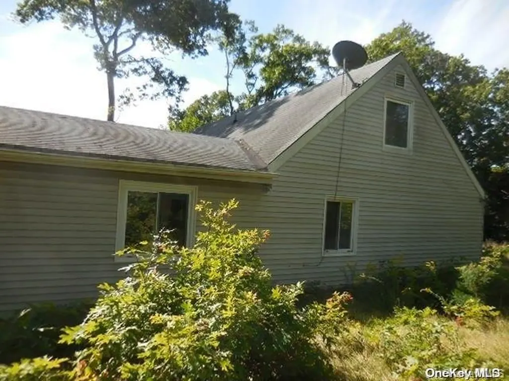 230 Calebs Path Brentwood NY 11717