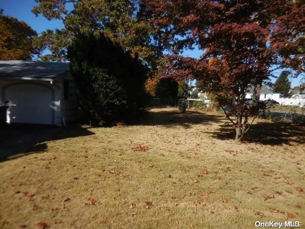 230 Calebs Path Brentwood NY 11717