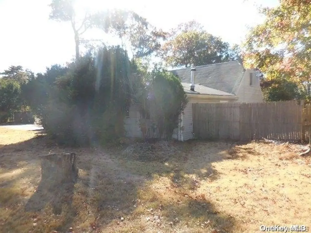 230 Calebs Path Brentwood NY 11717