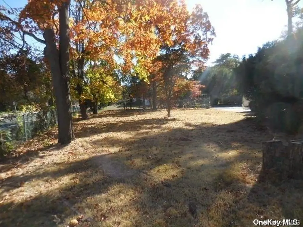 230 Calebs Path Brentwood NY 11717