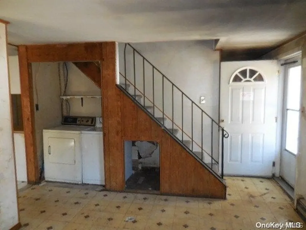 230 Calebs Path Brentwood NY 11717
