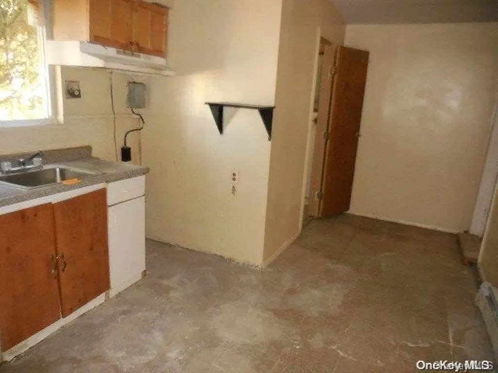 230 Calebs Path Brentwood NY 11717