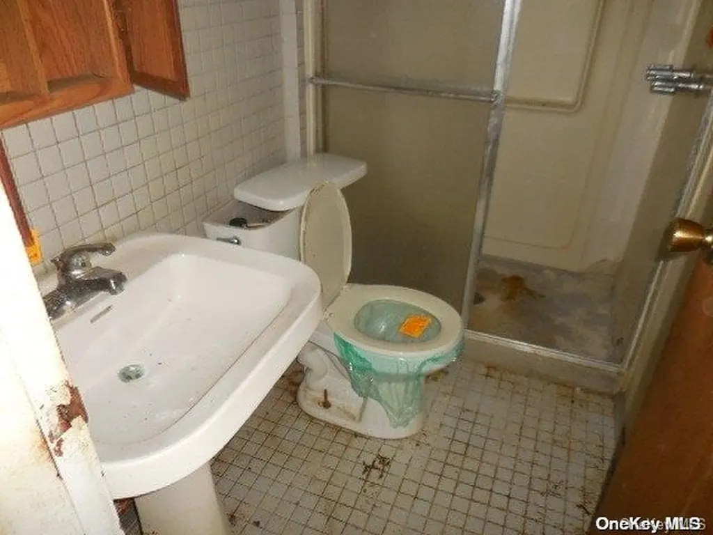 230 Calebs Path Brentwood NY 11717