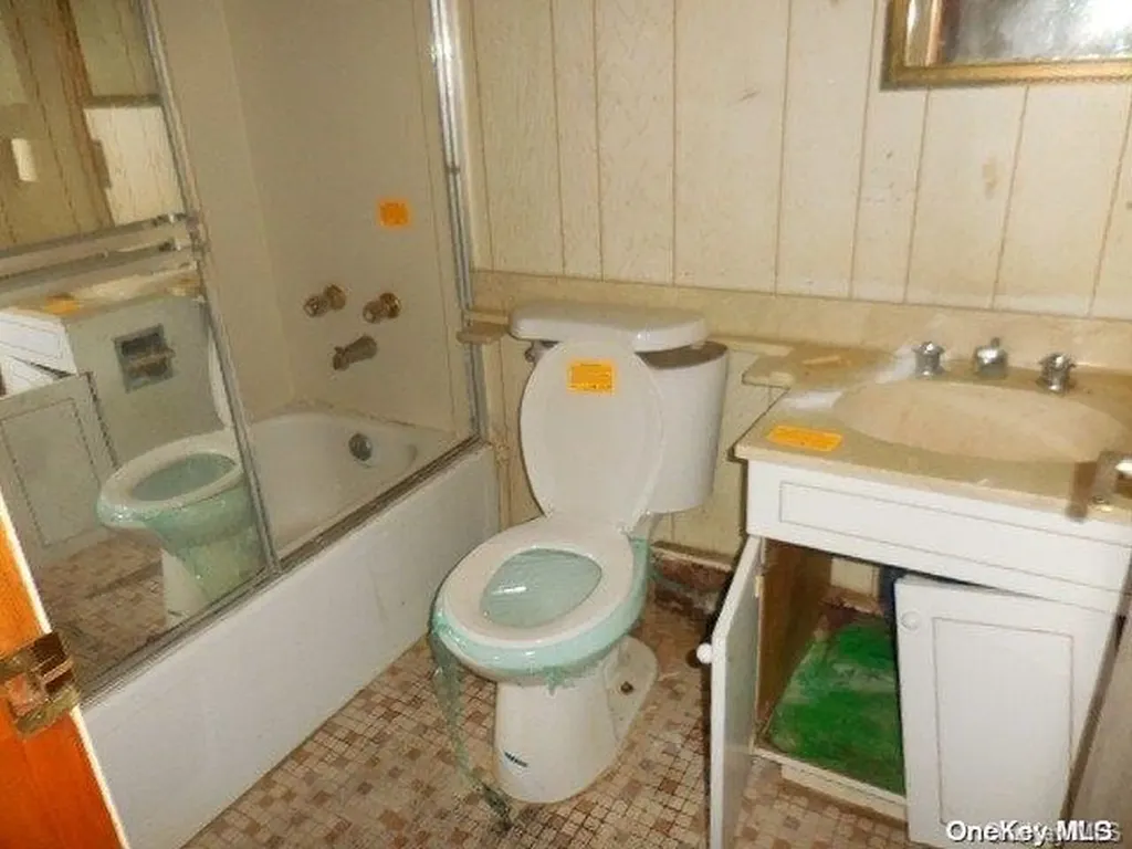 230 Calebs Path Brentwood NY 11717