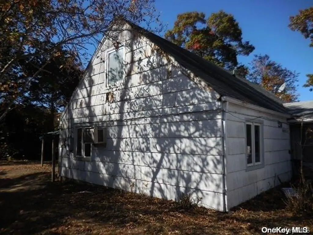 230 Calebs Path Brentwood NY 11717