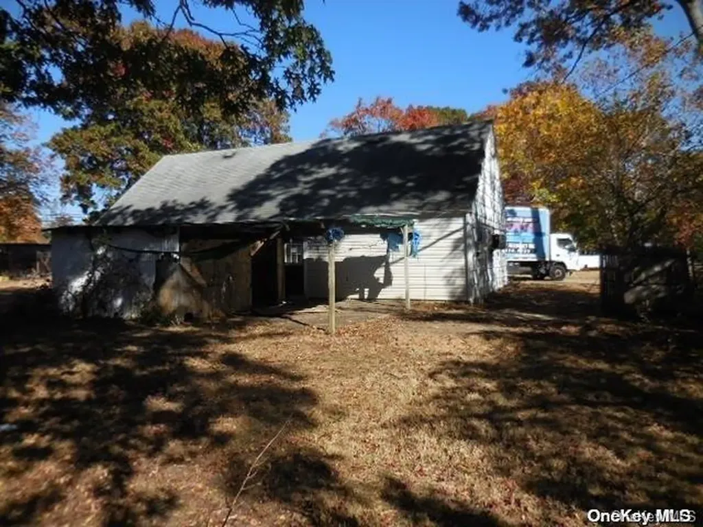 230 Calebs Path Brentwood NY 11717