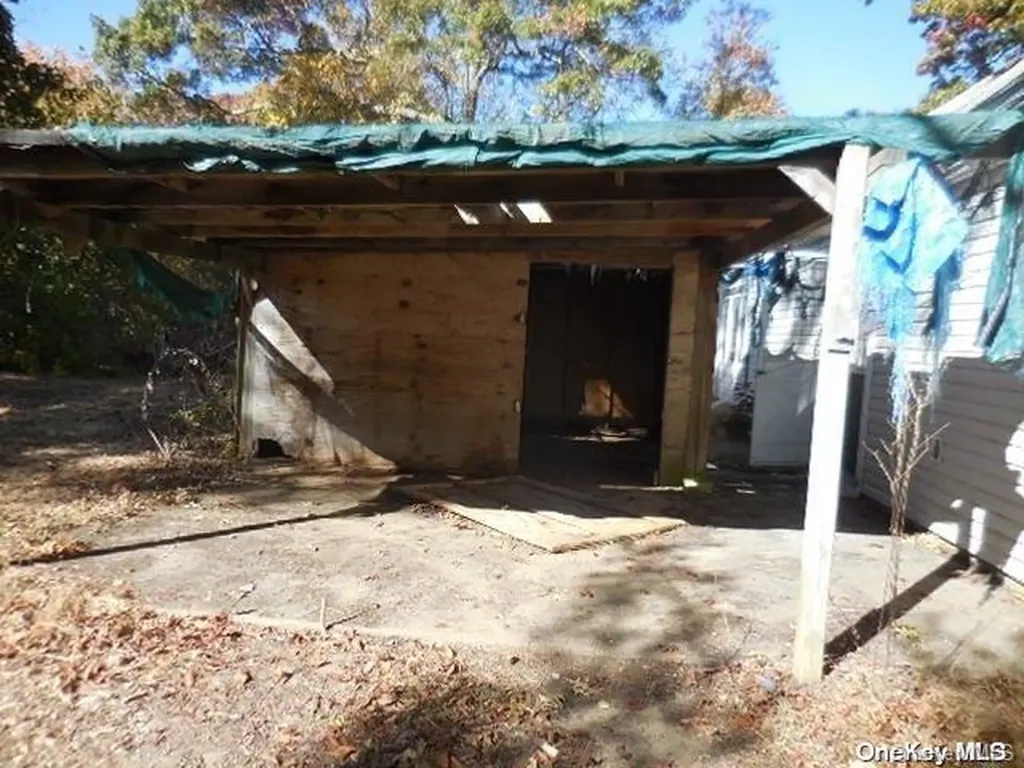 230 Calebs Path Brentwood NY 11717