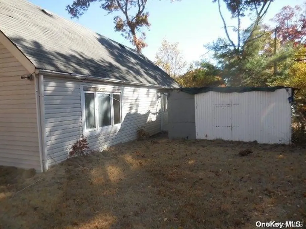 230 Calebs Path Brentwood NY 11717