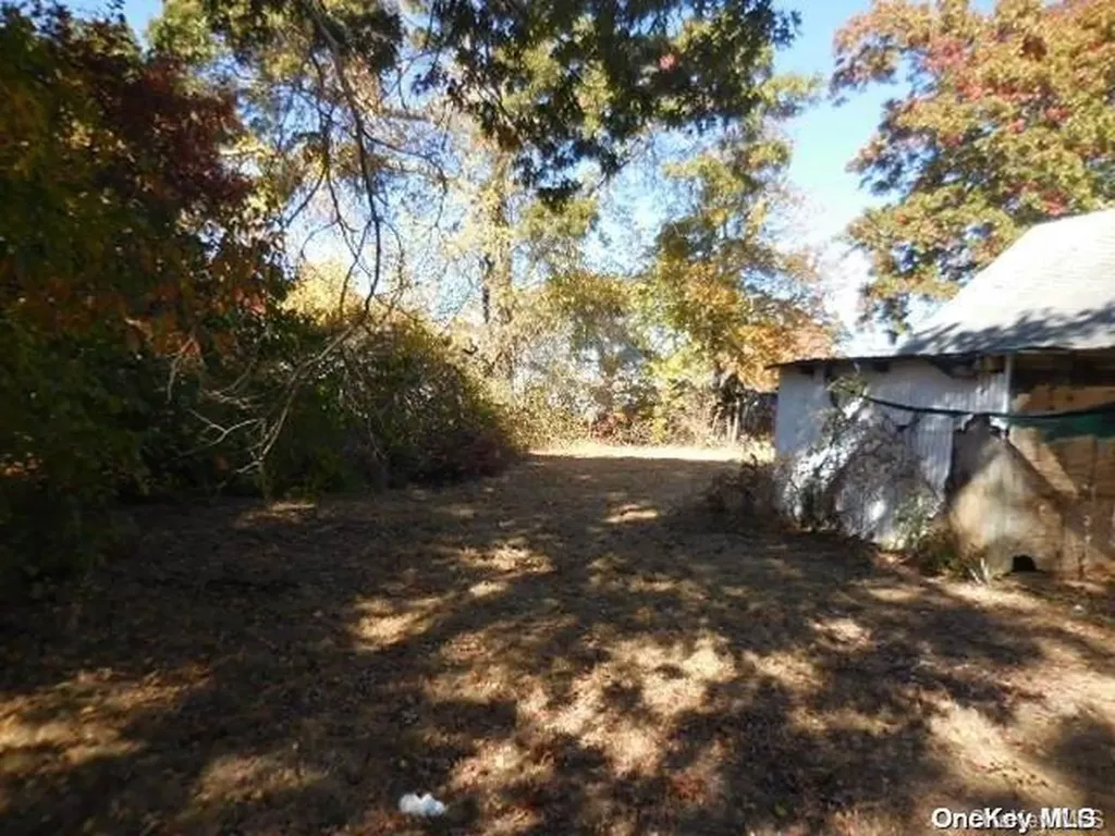 230 Calebs Path Brentwood NY 11717