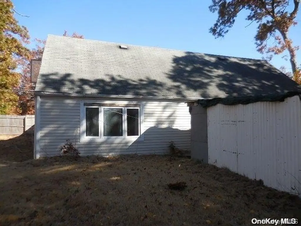 230 Calebs Path Brentwood NY 11717