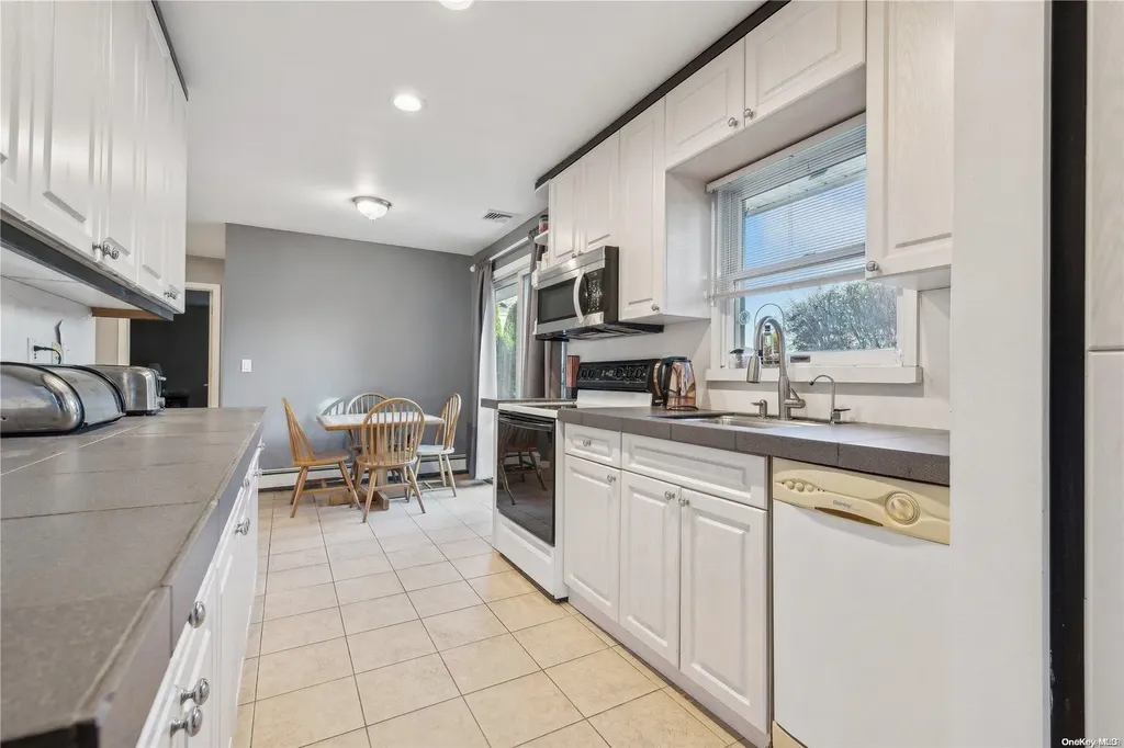 27 Essen Place Bethpage NY 11714