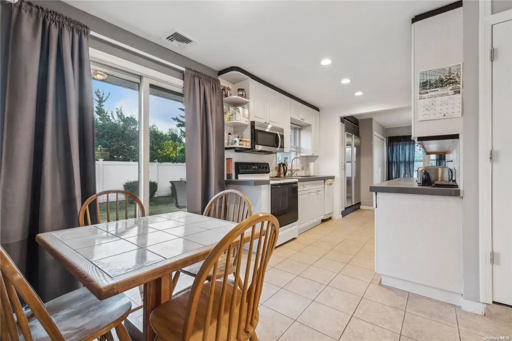 27 Essen Place Bethpage NY 11714