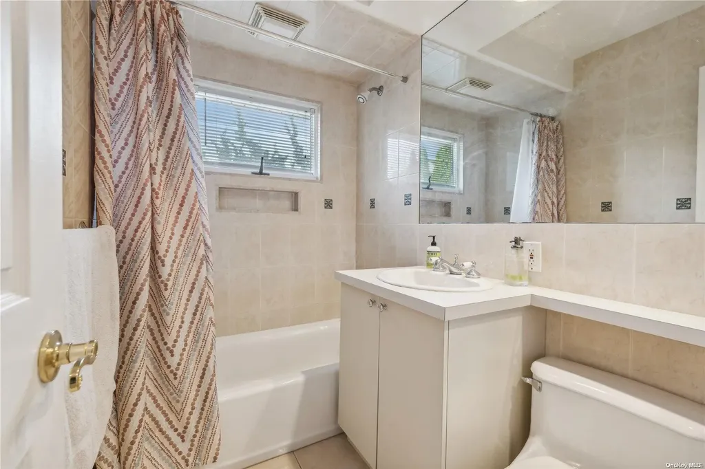27 Essen Place Bethpage NY 11714