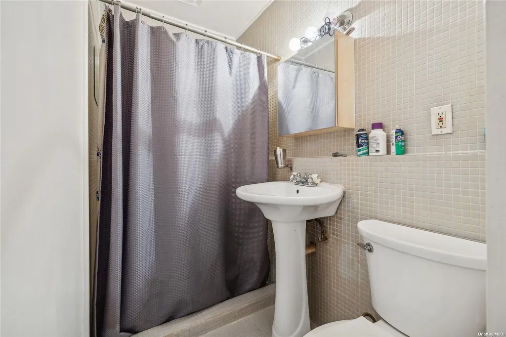 27 Essen Place Bethpage NY 11714