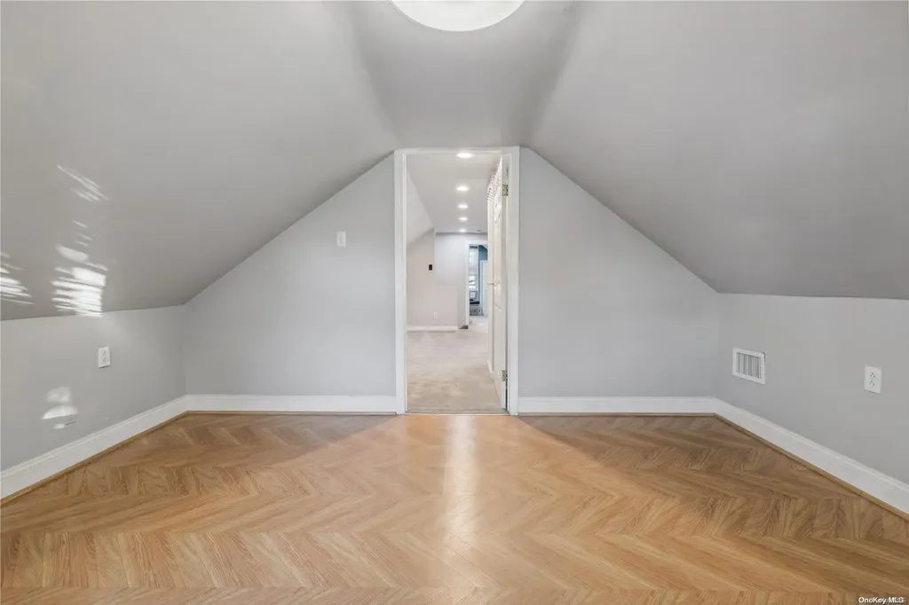 27 Essen Place Bethpage NY 11714